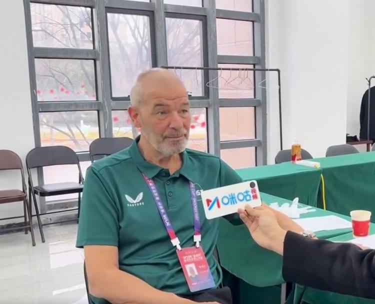 智慧将持续, 年首次执裁